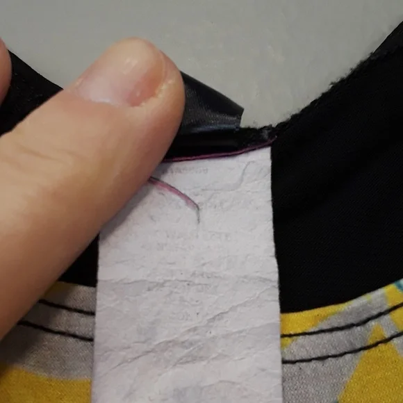 RENDEZVOUS short sleeve floral top size L - Picture 6 of 6